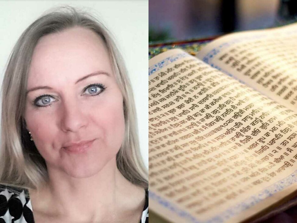 Kristina Myrvold, forskare i religionshistoria. Till höger en tryckt version av Guru Granth Sahib.