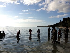 Pentecostal baptism in the Indian Ocean in Zanzibar, Tanzania. Photo: Hans Olsson.